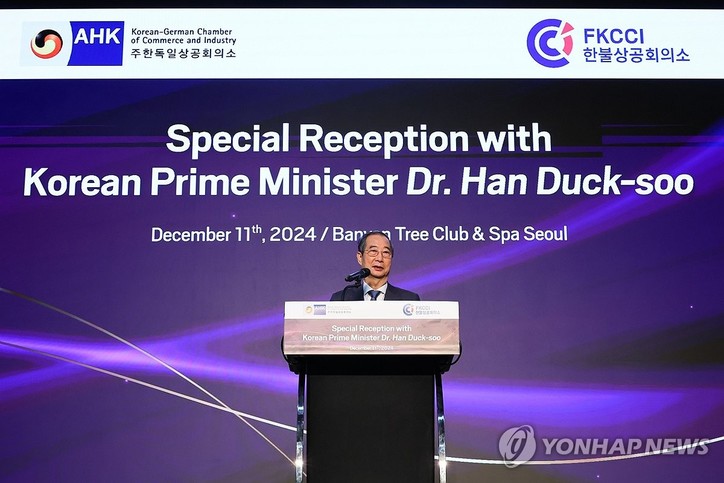 한덕수 국무총리가 11일 오후 서울 중구 반얀트리 호텔에서 열린 주한독일상공회의소와 한불상공회의소 초청 간담회에서 발언하고 있다. 한 총리는 주한 독·불 기업 대표 및 주한 EU·독일·프랑스 대사단과 함께 투자 확대 및 경제협력 강화 방안을 논의했다.