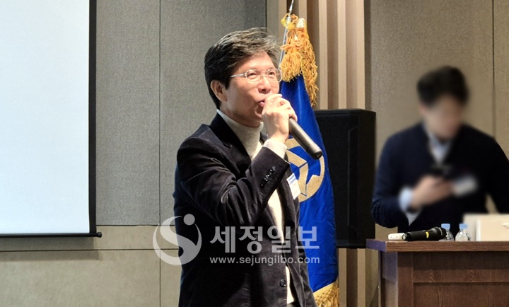 이정희 강서지역세무사회장이 인사말을 하고 있다.