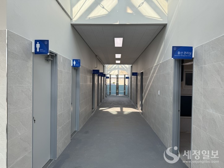 공사 후 견사 실내