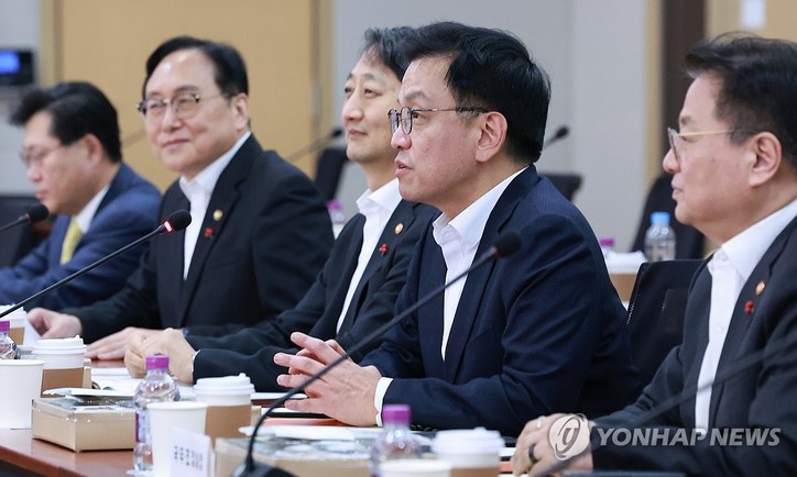 최상목 대통령 권한대행 부총리 겸 기획재정부 장관이 20일 세종특별자치시 한국개발연구원(KDI)에서 열린 국책연구기관 오찬 간담회에서 발언하고 있다.