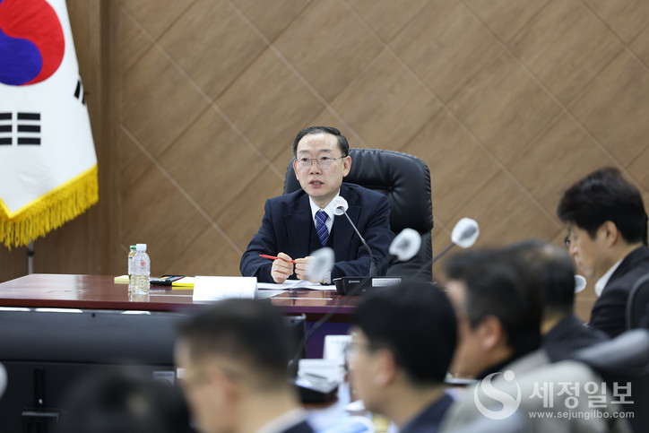 이명구 관세청 차장이 21일 오전 정부대전청사에서 개최된 ’25년 제1차 「마약밀수 특별대책 추진단」 회의에서 발언하고 있다. [사진: 관세청]