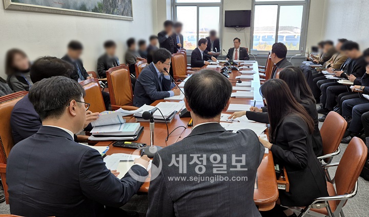 사진은 지난해 11월 열린 국회 기재위 조세소위 장면이다.