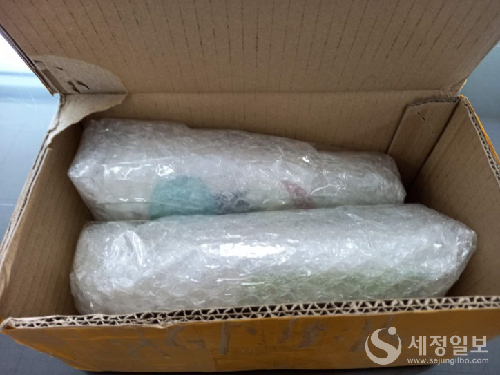 부산시 동구 소재 아파트에서 찾아낸 합성대마 1.2kg_박스 내부. [관세청 제공]