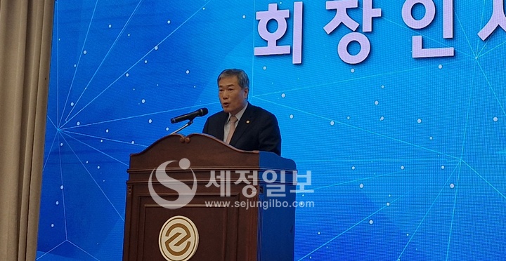 정재열 관세사회장이 인사말을 하고 있다.