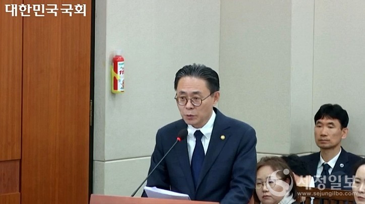 [사진출처: 국회 인터넷의사중계시스템_제424회 국회(임시회) 제03차 기획재정위원회 2025년 04월 30일 (수)]