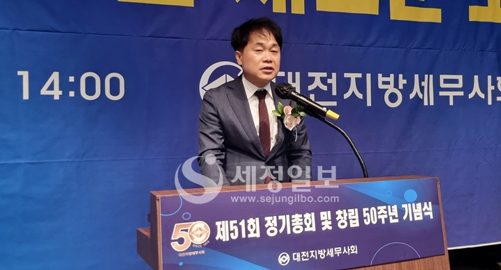 신용일 신임 대전세무사회장이 당선 소감을 전하고 있다.