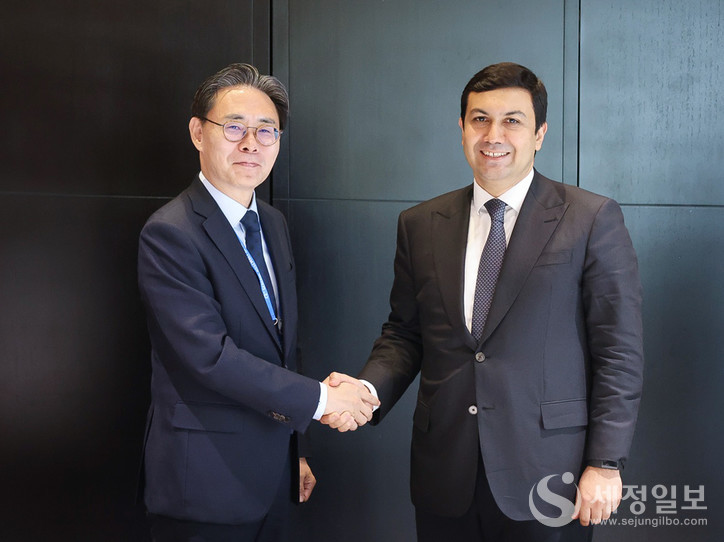 강민수 국세청장이 오르칸 나잘리 아제르바이잔 국세청장과 만났다. [사진: 국세청]