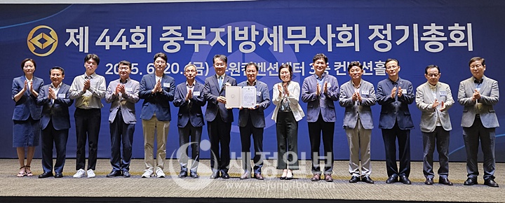 중부지방국세청장 표창장 수상자들.