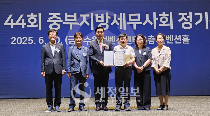 한국세무사회장 공로상 수상자들.