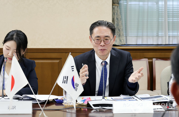 지난 4월 열린 한․일 국세청장 회의에서 강민수 국세청장이 발언하고 있다. [사진: 국세청]