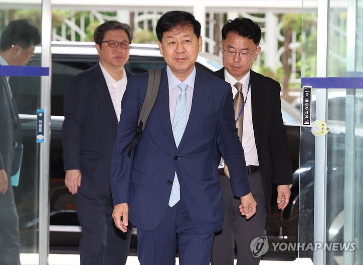 구윤철 경제부총리 겸 기획재정부 장관 후보자가 30일 서울 중구 예금보험공사에 마련된 인사청문회 준비사무실로 들어서고 있다.