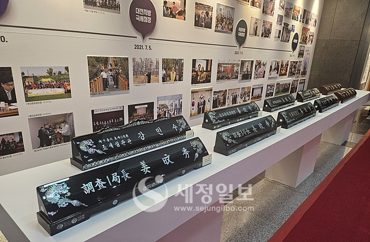 강민수 국세청장이 국세청에서 남긴 족적들을 전시해 강 청장의 퇴임을 위로했다.