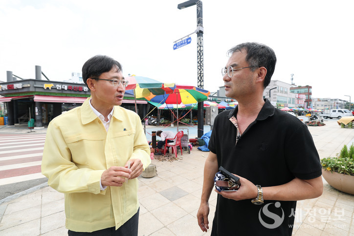 임광현 국세청장은 예산세무서 방문 후 집중폭우로 피해가 큰 당진시를 찾았다. [사진: 국세청]