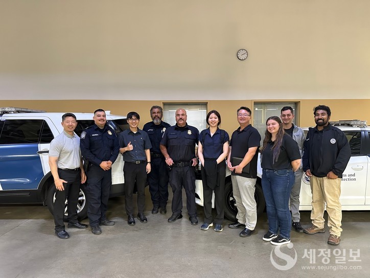 작전종료후 기념촬영 [사진: 관세청]