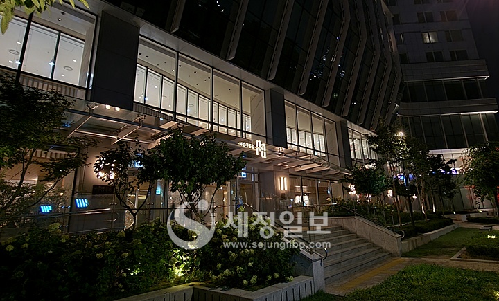 비료회사 '풍농'이 서울 마포구에 운영중인 '호텔 나루 앰갤러리'