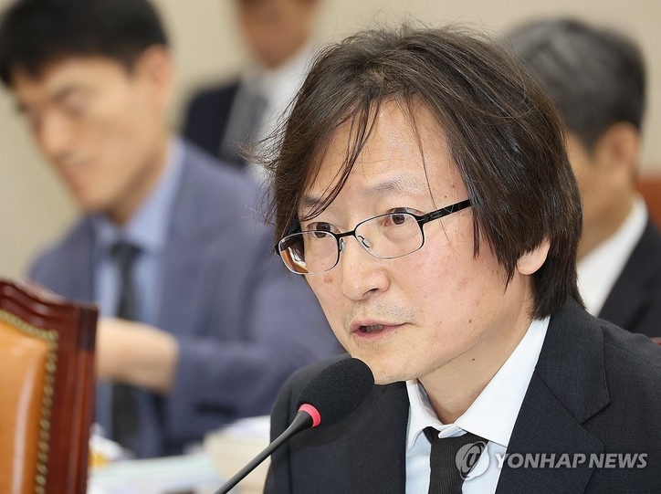 주병기 공정거래위원장 후보자가 5일 서울 여의도 국회 정무위원회에서 열린 인사청문회에서 의원 질의에 답변하고 있다. 