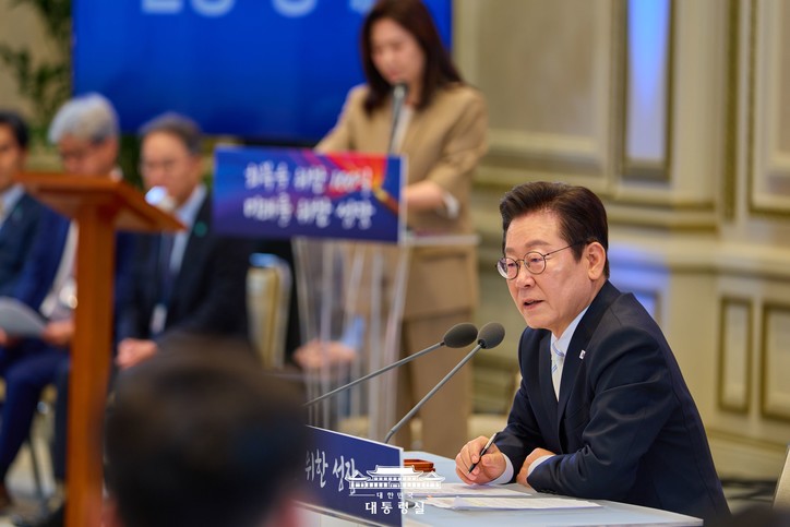 이재명 대통령은 11일 청와대 영빈관에서 '회복을 위한 100일, 미래를 위한 성장'을 주제로 취임 100일 기자회견을 가졌다. [사진: 대통령실]