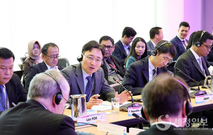 임광현 국세청장이 수석대표회의에서 발표 후 질의에 응답하고 있다. [사진: 국세청]