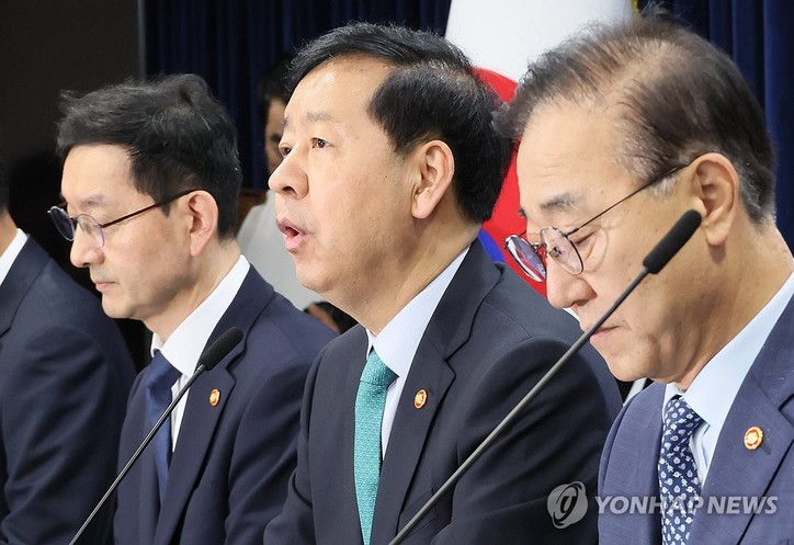 구윤철 부총리 겸 기획재정부 장관이 15일 서울 종로구 정부서울청사에서 주택시장 안정화 대책 관계부처 합동브리핑을 하고 있다. 