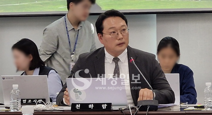지난 23일 대전지방국세청사에서 열린 국회 기획재정위원회 국정감사에서 질의하고 있는 개혁신당 천하람 의원.