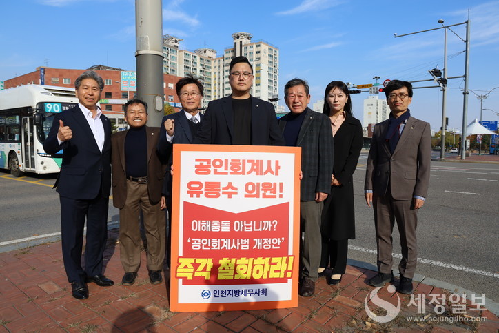 김관균 감사, 송재원 부회장, 구광회 감사, 김현규 청년이사, 최병곤 회장, 박유리 여성이사, 주영진 부회장.