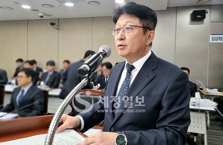 박광종 광주지방국세청장이 `24년 10월 기획재정위원회 국정감사에서 업무보고를 하고 있다.