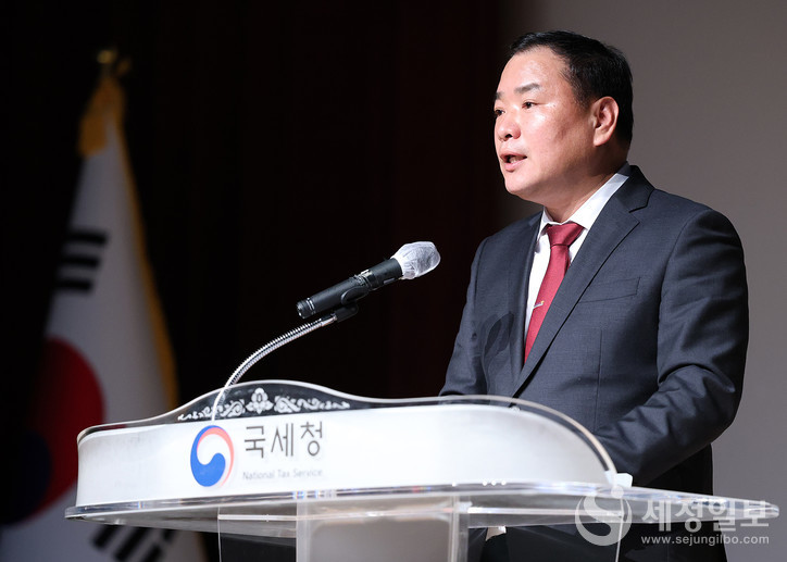 이규열 인천국세청 조사1국 조사관리과 서기관 승진자가 승진 소감을 밝히고 있다. 