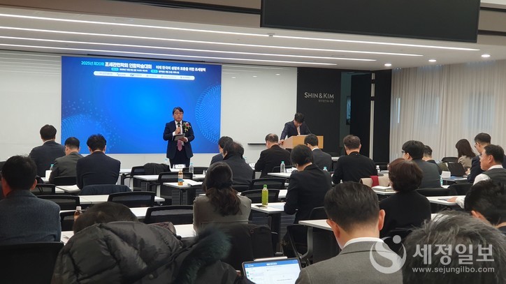 지난달 한국 조세관련 6개학회 연합학술대회에서 박훈 한국세법학회장이 인사말을 하고 있다.