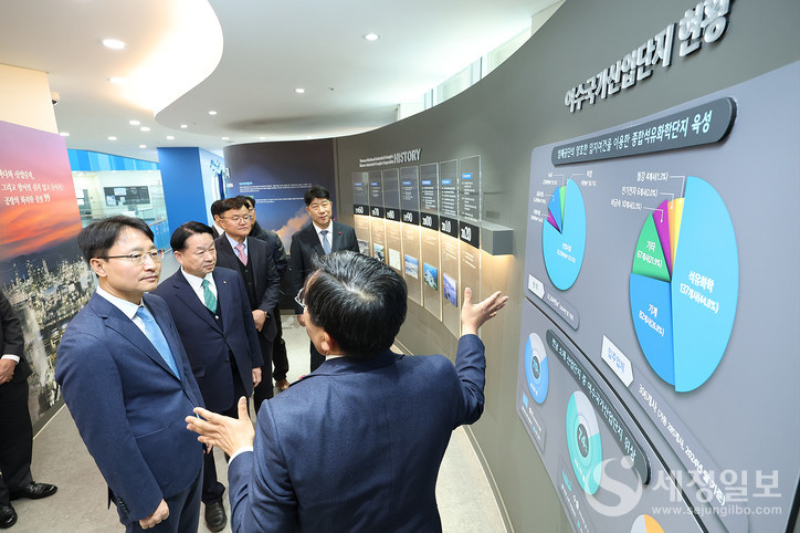 임광현 국세청장은 28일 여수 석유화학단지를 찾아 지역 중소기업인들과 간담회를 가졌다. [사진: 국세청]