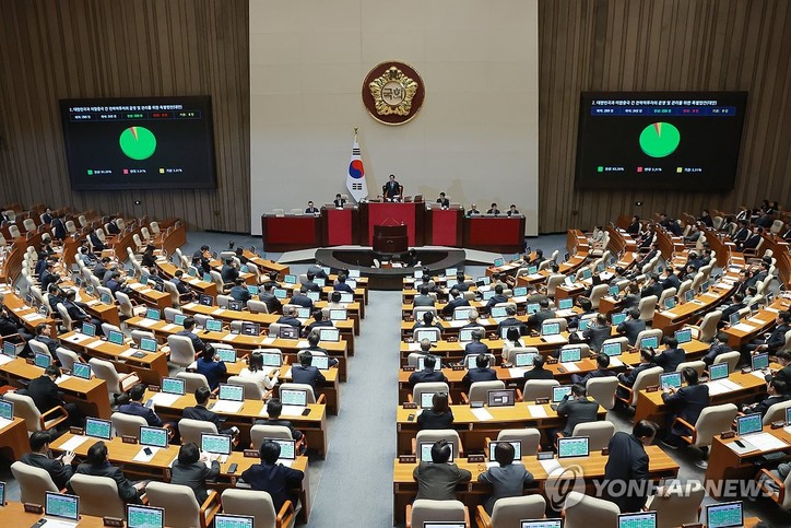 12일 국회에서 열린 3월 임시국회 본회의에서 한미 전략적 투자 관리를 위한 특별법(대미투자특별법)이 통과되고 있다. 