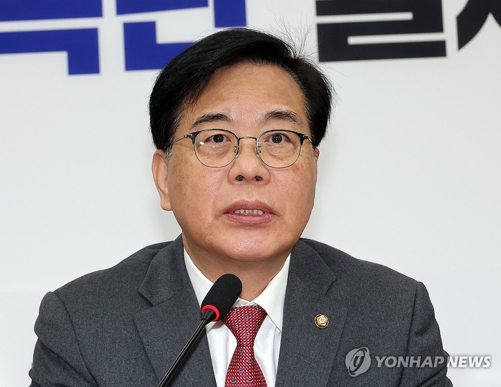 국민의힘 송언석 원내대표가 26일 국회에서 열린 최고위원회의에서 발언하고 있다. 