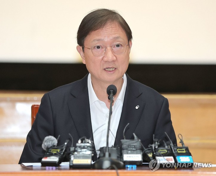 이찬진 금융감독원장이 26일 서울 여의도 금감원에서 열린 기자 간담회에 참석해 발언하고 있다.